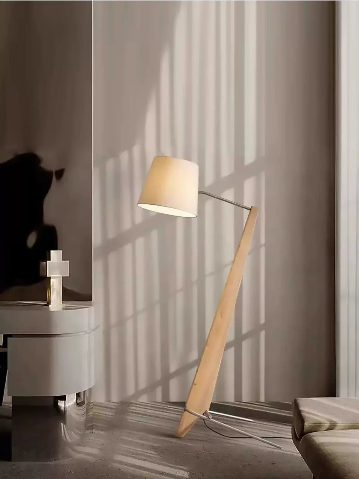 `Leaning Solid Wood Floor Lamp — detail image 2
